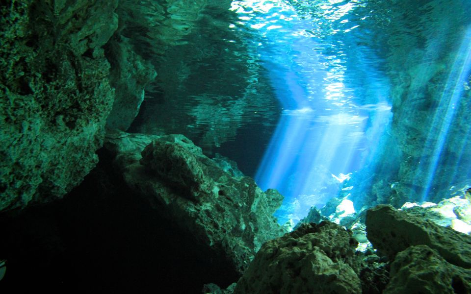 What to do on your Florida elopement - sinkhole diving