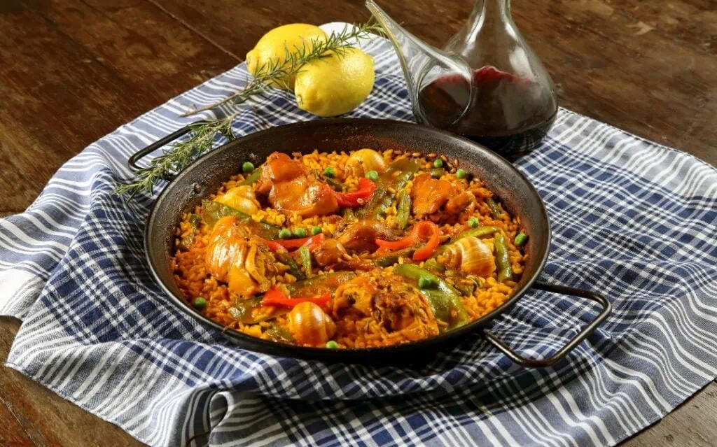 What to eat on your Spain elopement - Paella Valenciana