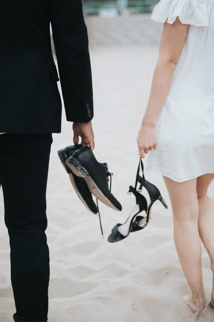 How to dress for an elopement in Greece - the shoes