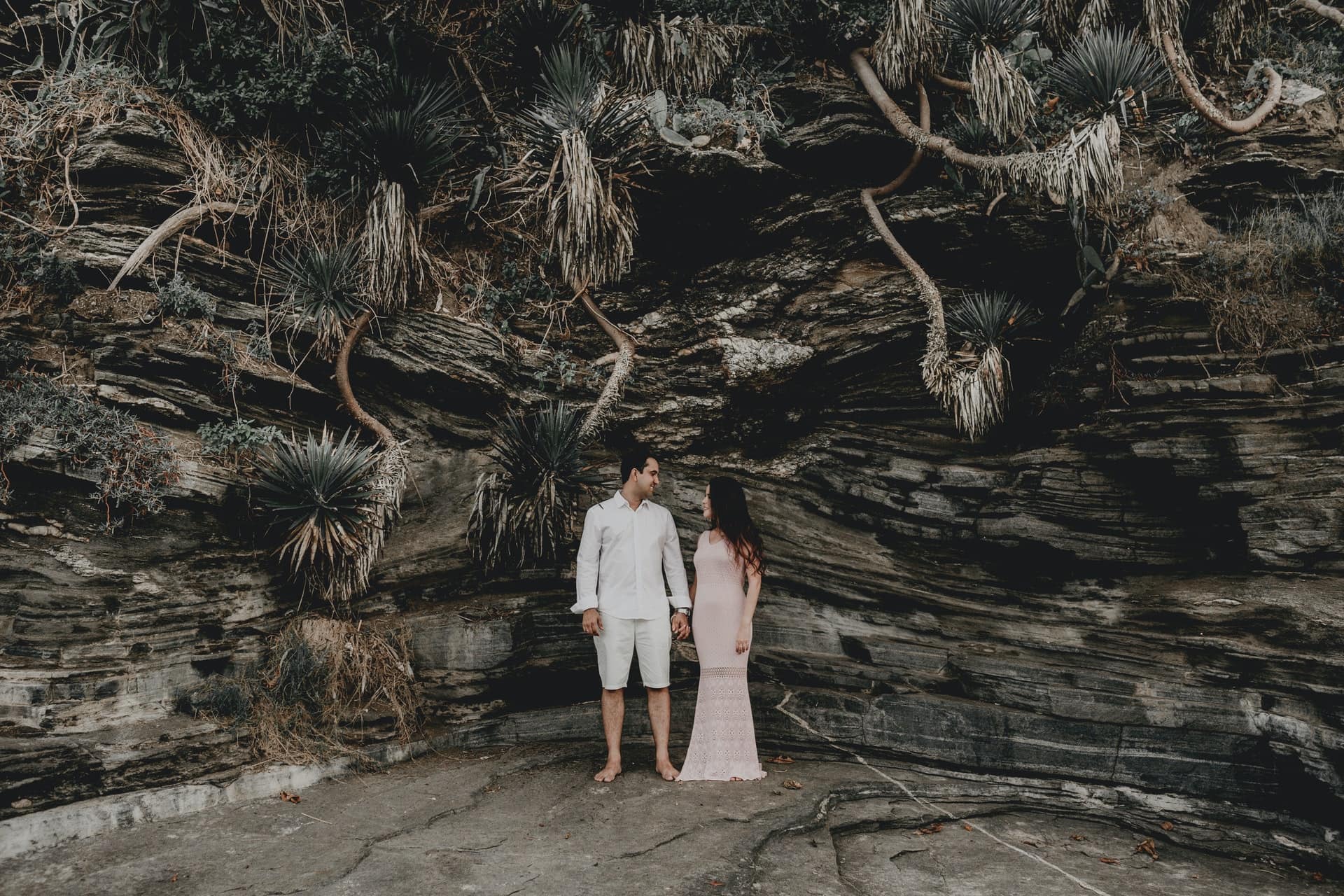 What to wear for a Santorini elopement - the suit