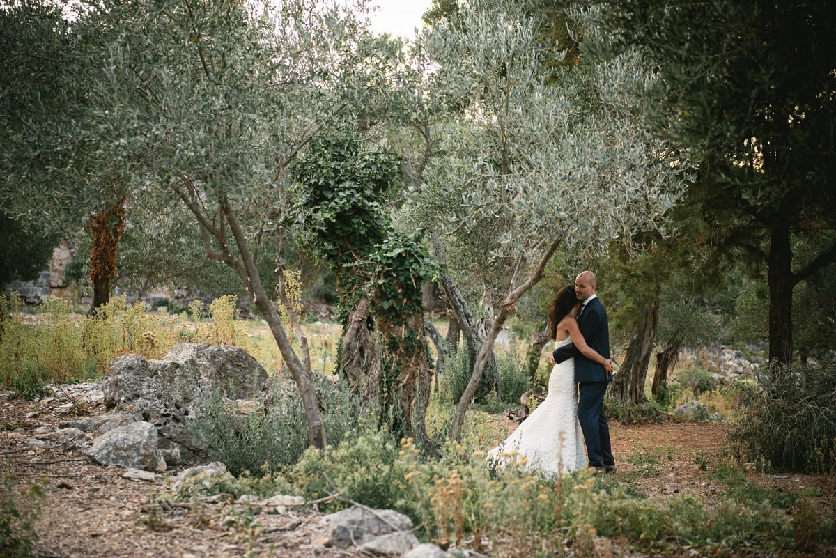 What to wear for an elopement in Cyprus - the suit