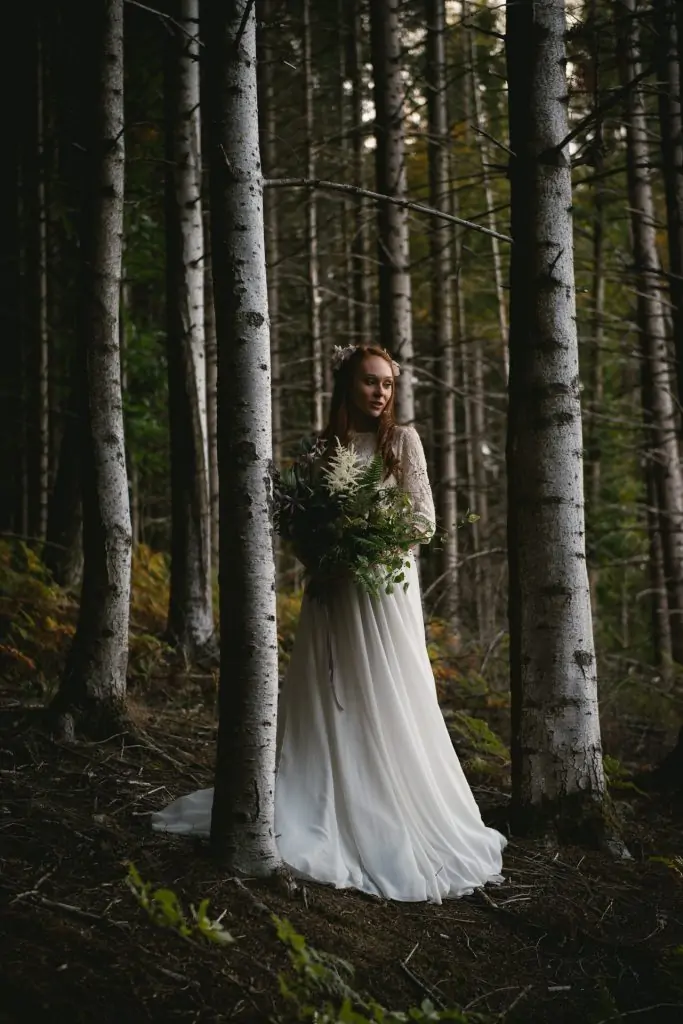 How to plan a Lord of the Rings wedding or elopement - choose a Lord of the Rings wedding dress