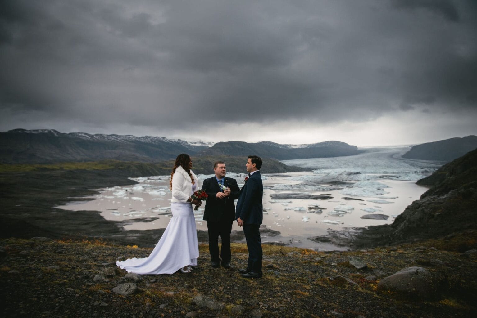 How to survive your wedding as an introvert - elope