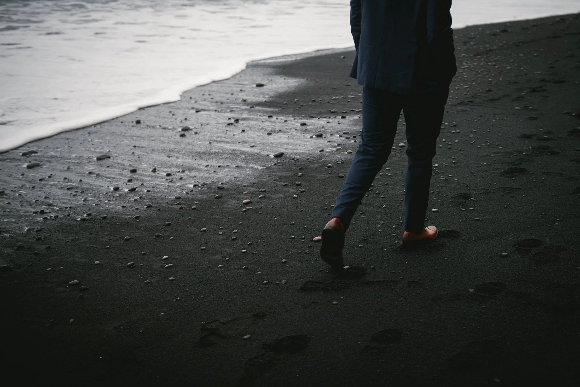 Reynifsjara beach elopement