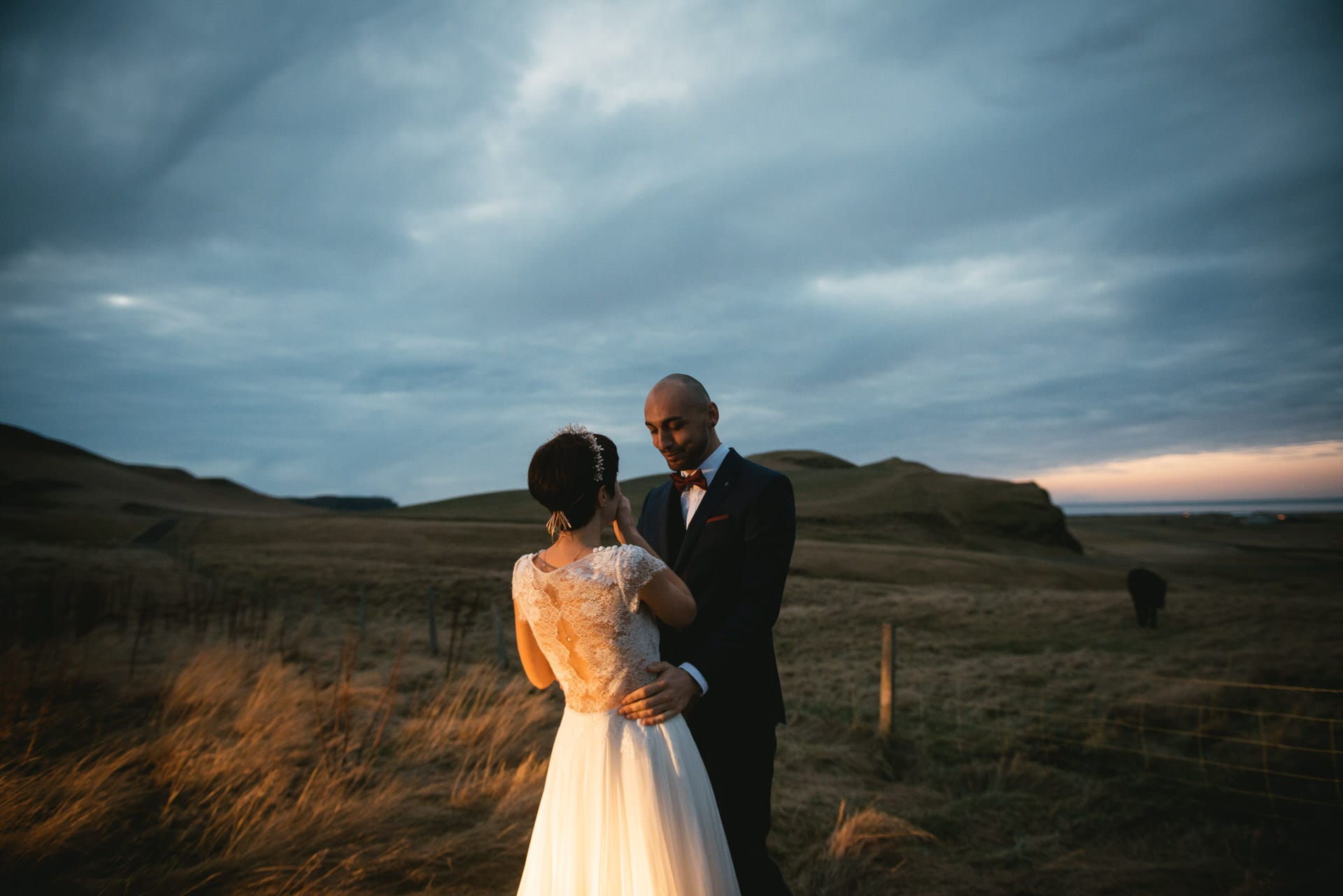 Elopement in Iceland - first look at sunrise
