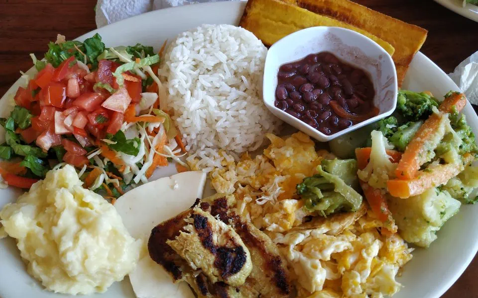 Traditional food to try on your Costa Rica elopement - Casado