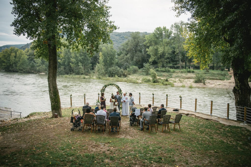 How to plan the perfect elopement ceremony - include friends and family