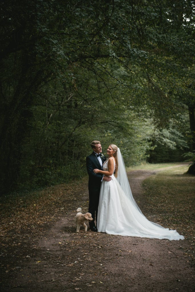 How to plan the perfect elopement ceremony - include your dog