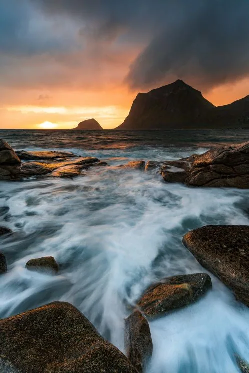 What to do during your Lofoten Islands elopement - Relax at the Beaches of Haukland and Uttakleiv