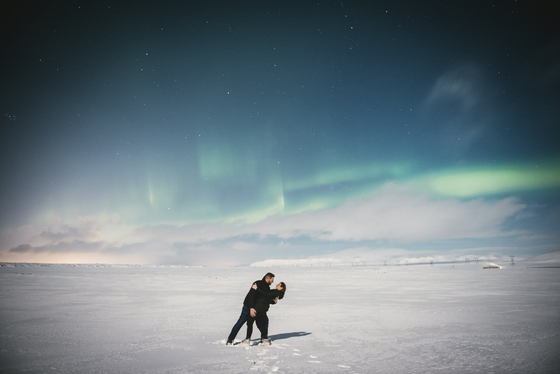 Couple photoshoot under the northern lights