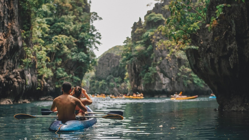 Elopement ideas in the Philippines - kayaking