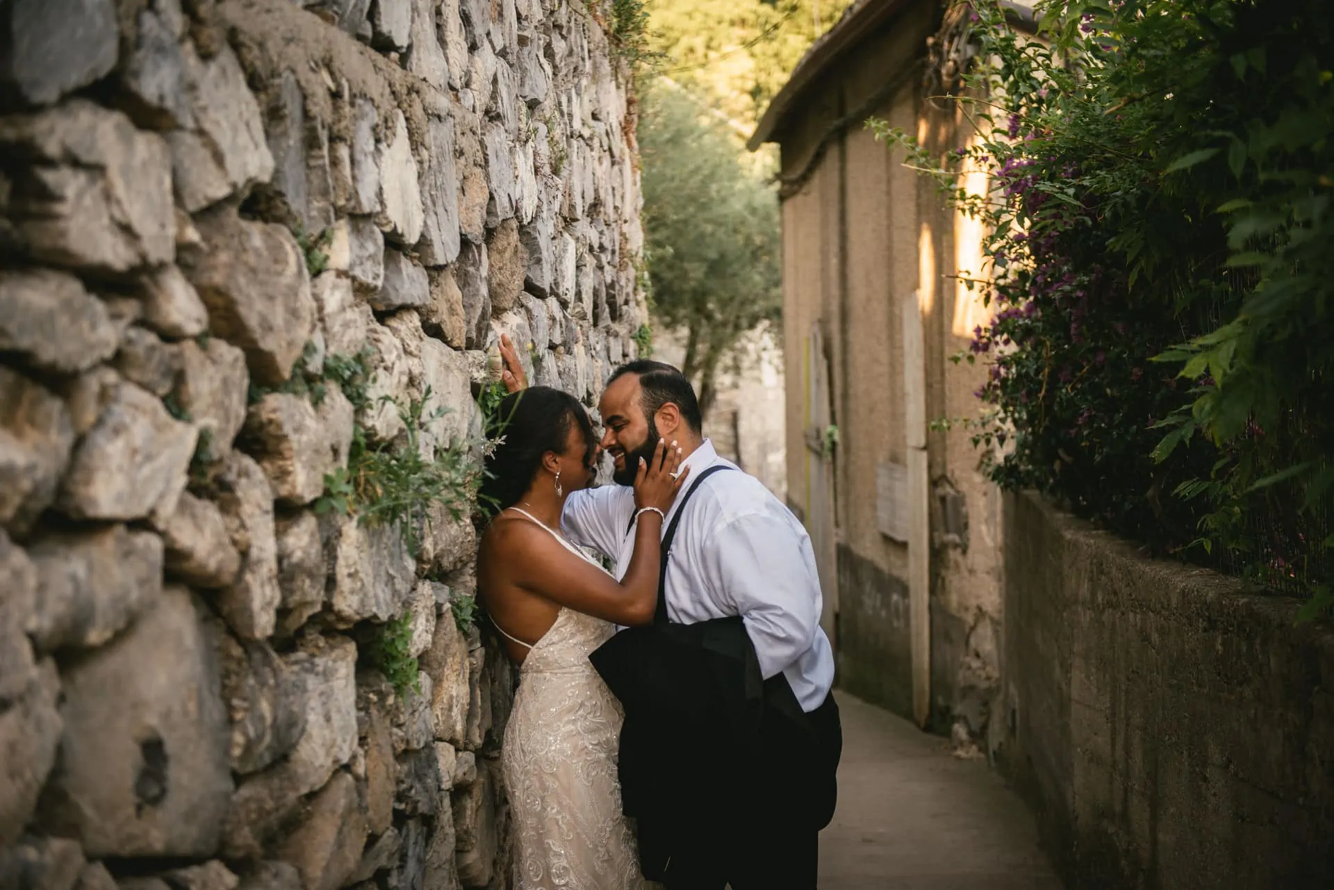 Couple photoshoot on the Path of Gods - Sentieri degli dei during their elopement on the amalfi Coast