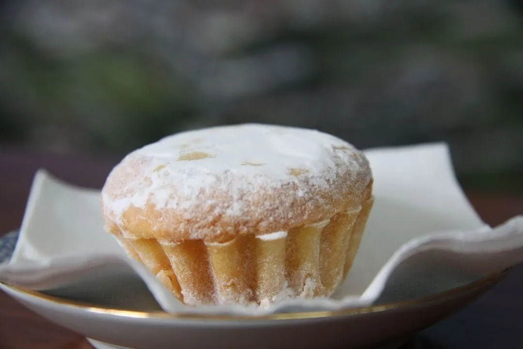 What to eat during your Azores elopement - Queijadas da Vila