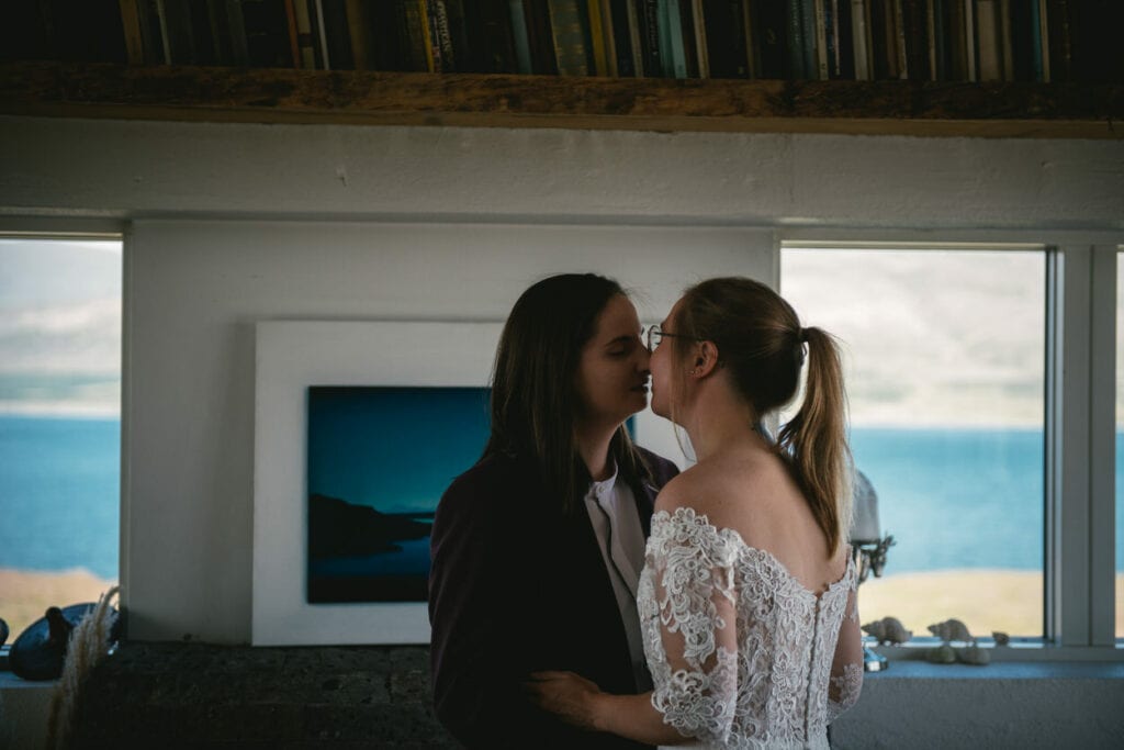 Emotional first look in a cottage in Iceland