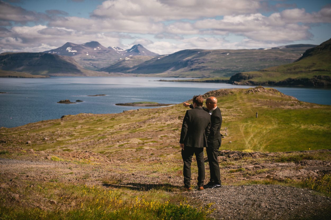 Guests discovering the beautiful bay after an elopement ceremony in Iceland