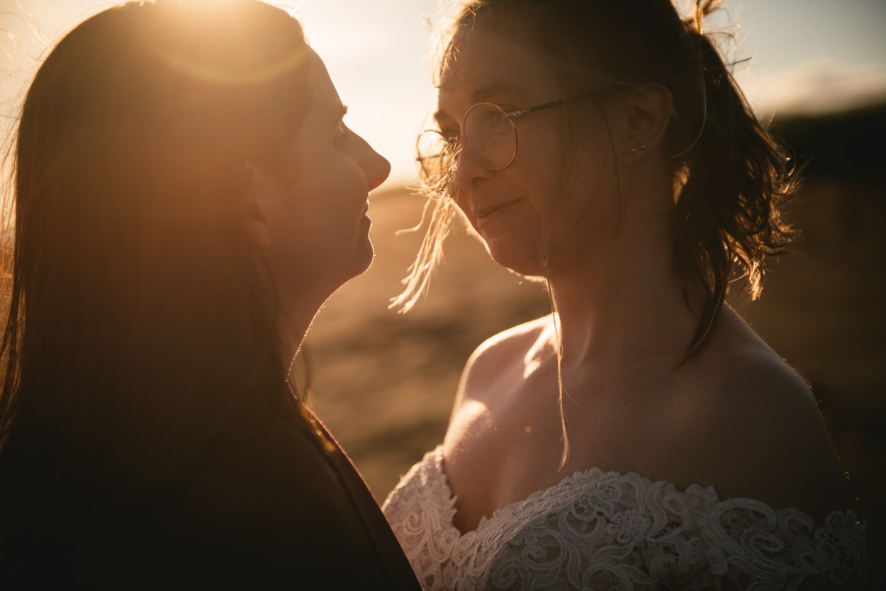 Sunset photoshoot for a same-sex couple in Iceland
