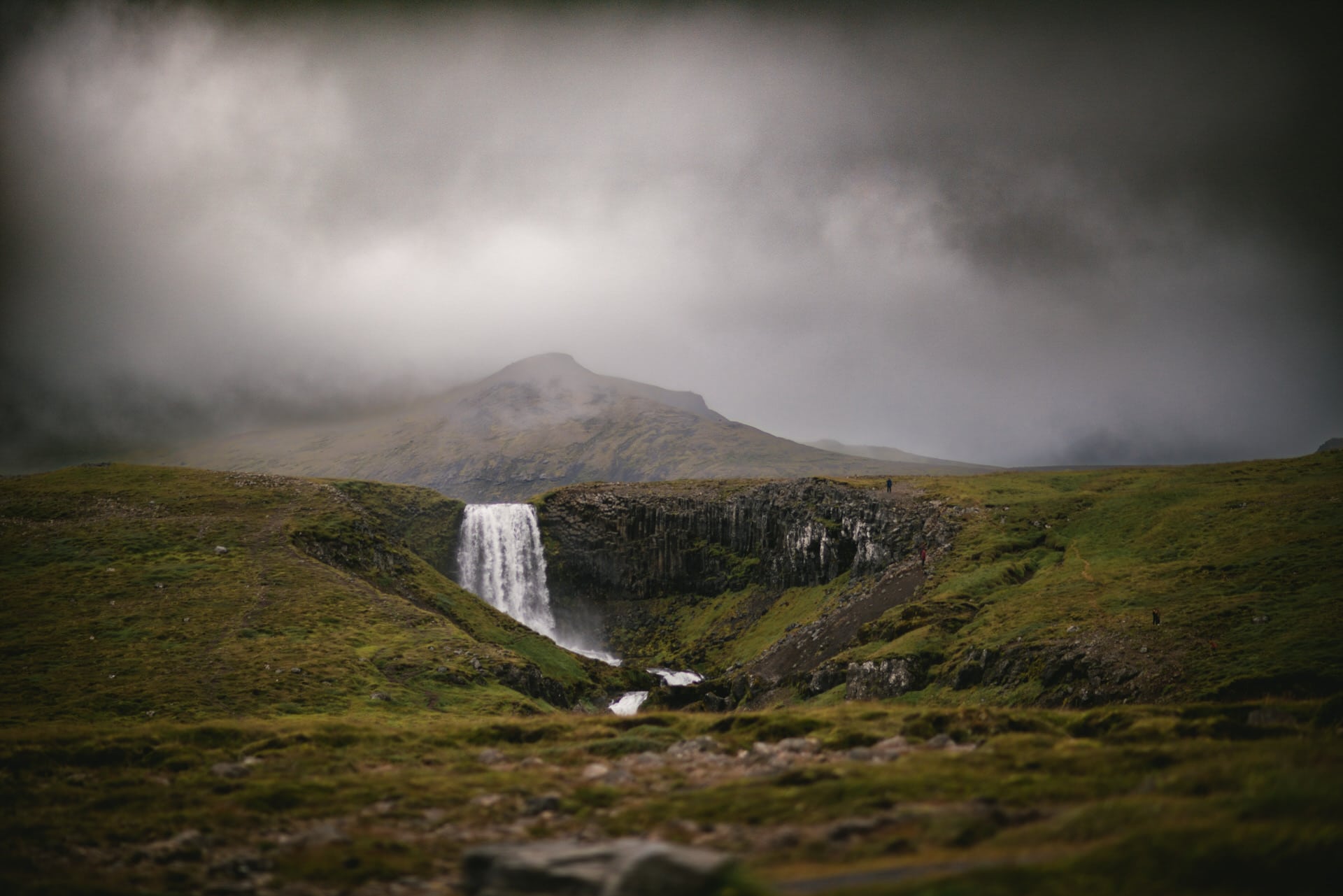 Grundarfoss waterfall on the Kirkjufell peninsula in Iceland, perfect for an elopement ceremony