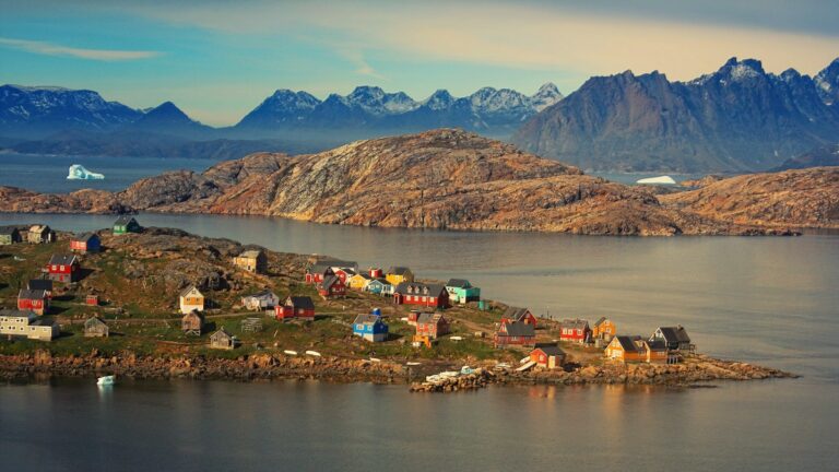 How to elope in Greenland – the ultimate guide for your adventure elopement in 2024-2025