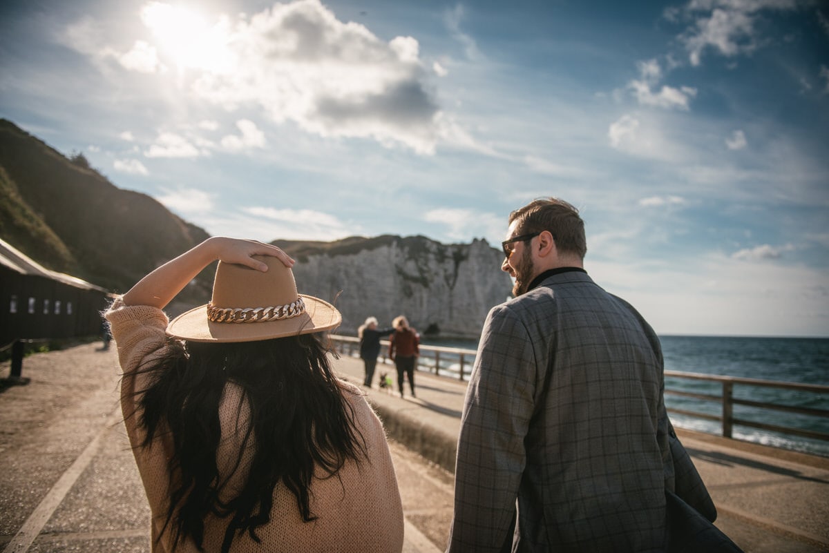 Couple walking in Etretat to the cliffs before their elopement in Normandy