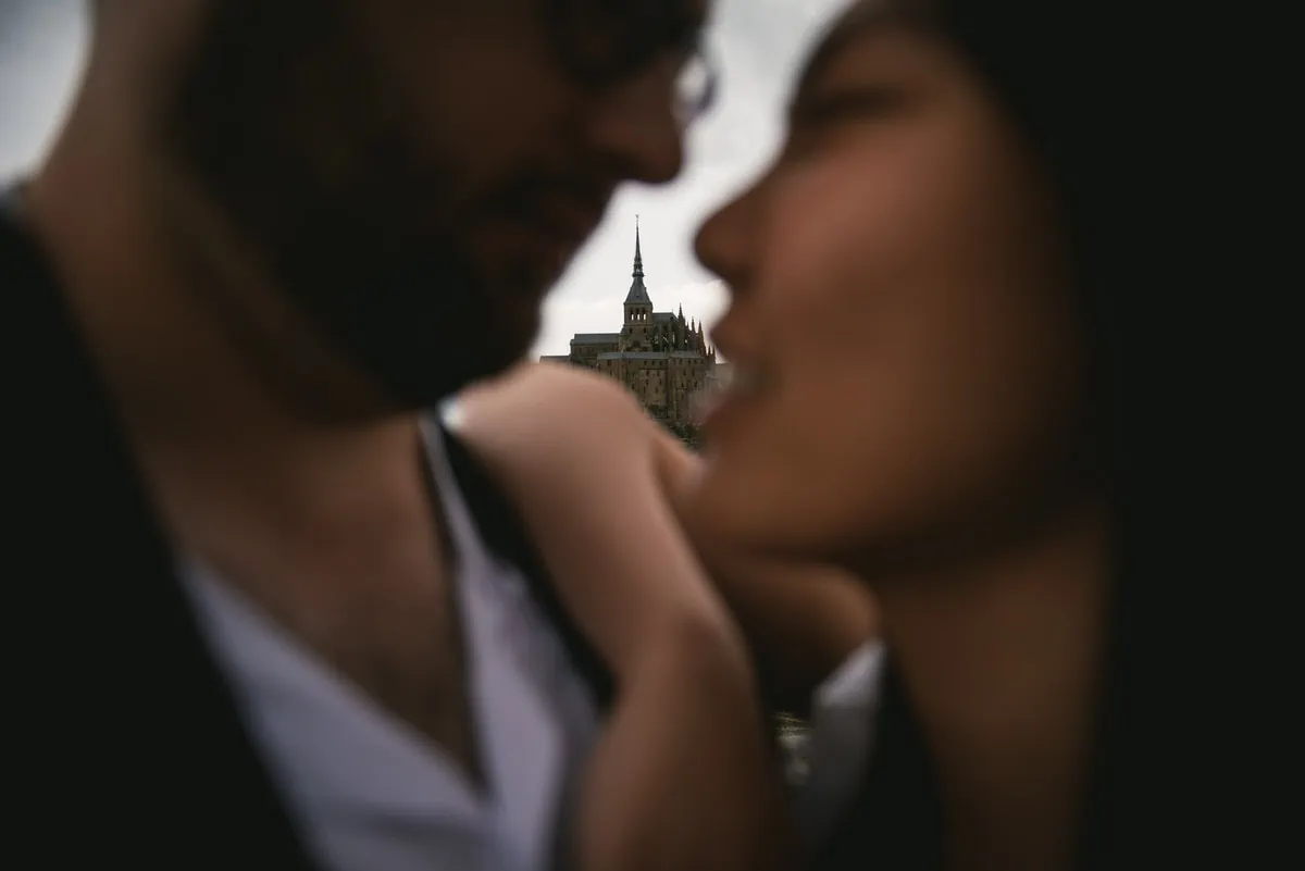 Day-after photoshoot of a couple after their elopement in Normandy