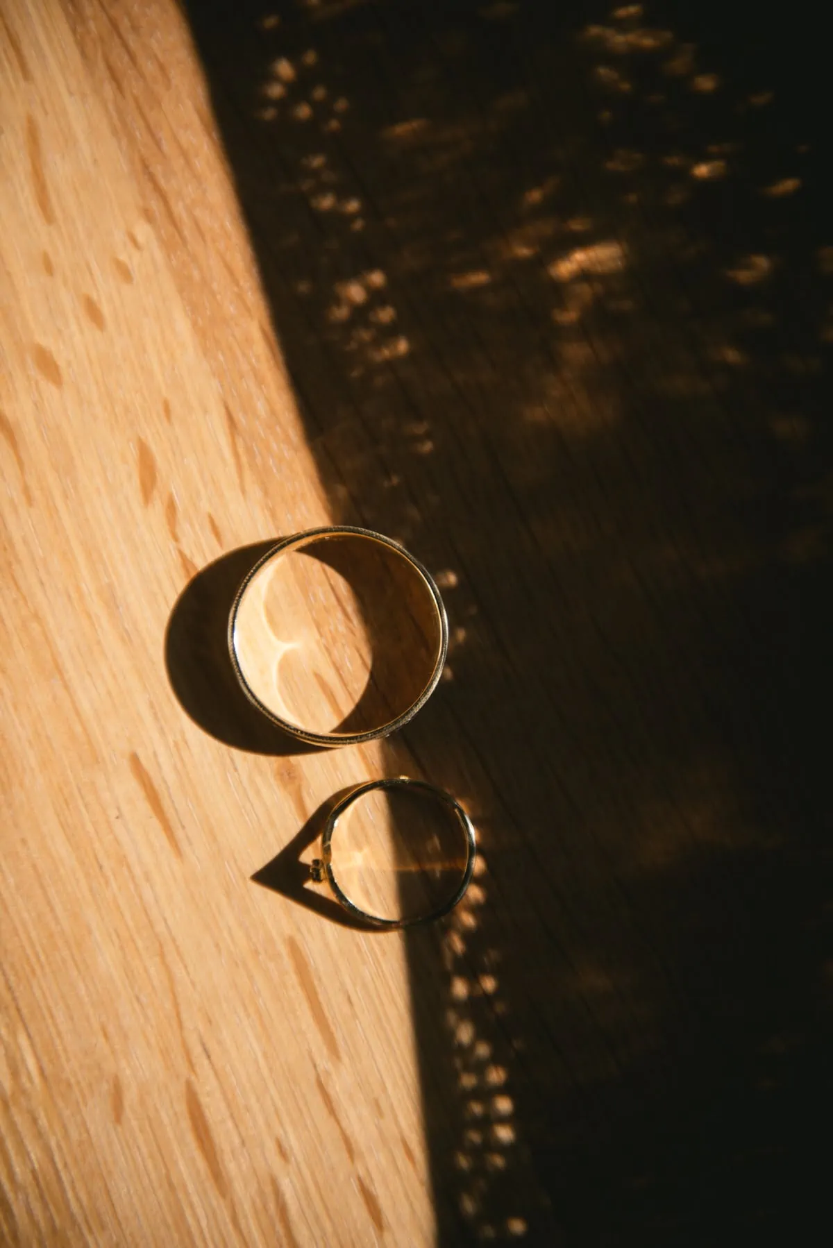 Detail shot of the wedding rings
