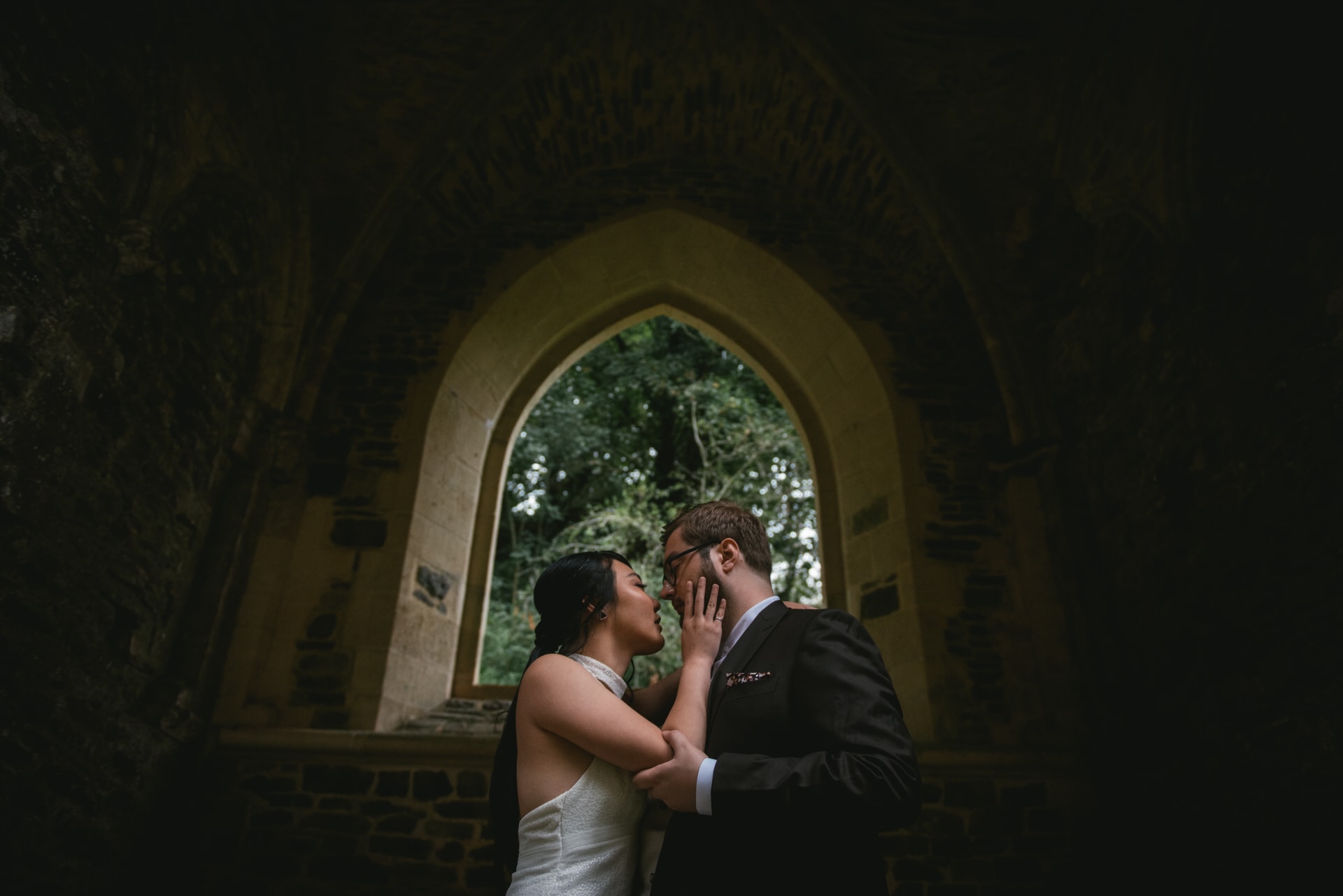 Couple eloping in Normandy at the Abbaye d'Hambye ruined chapel
