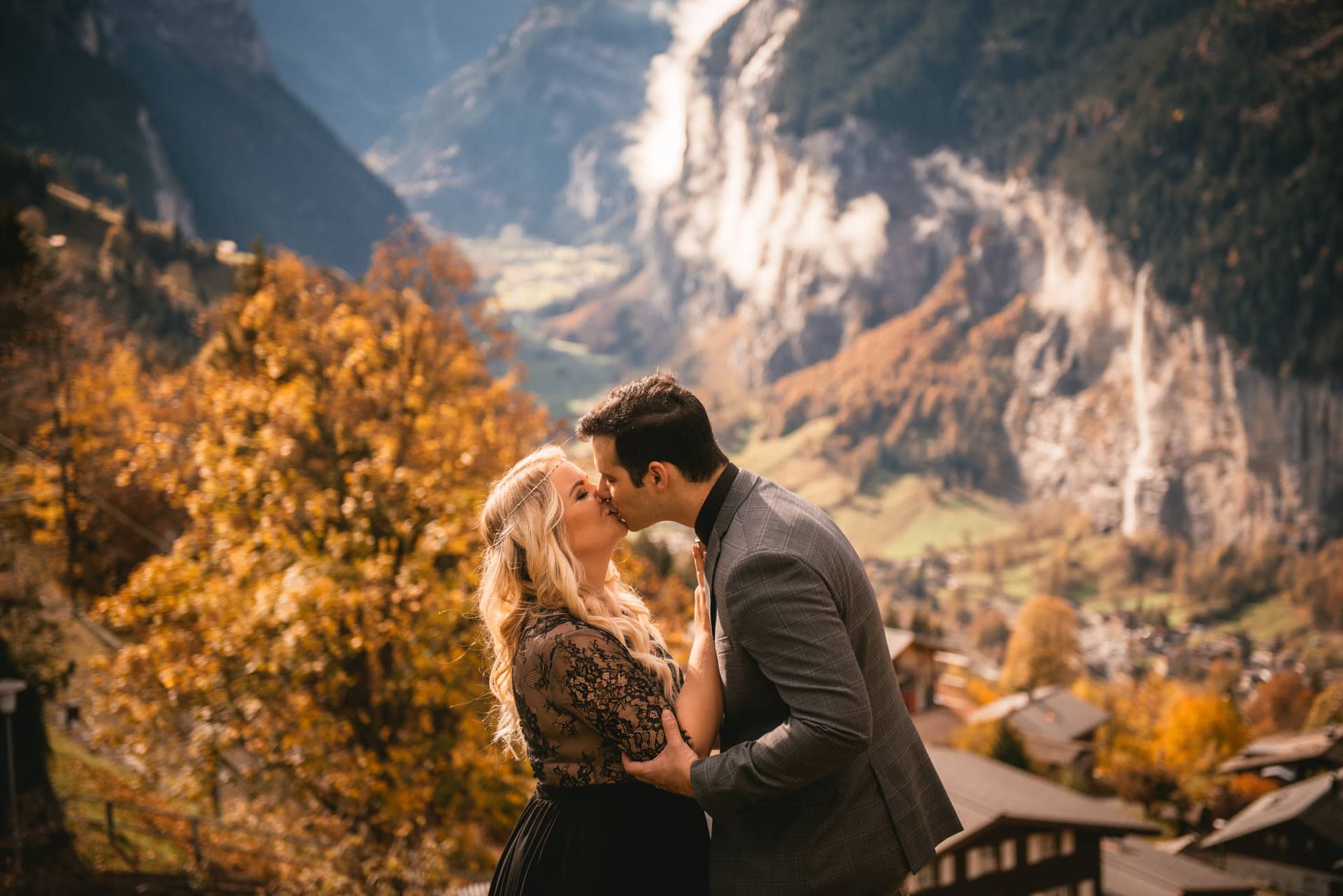 Couple kissing on their elopement day in Switzerland in the Lauterbrunnen valley
