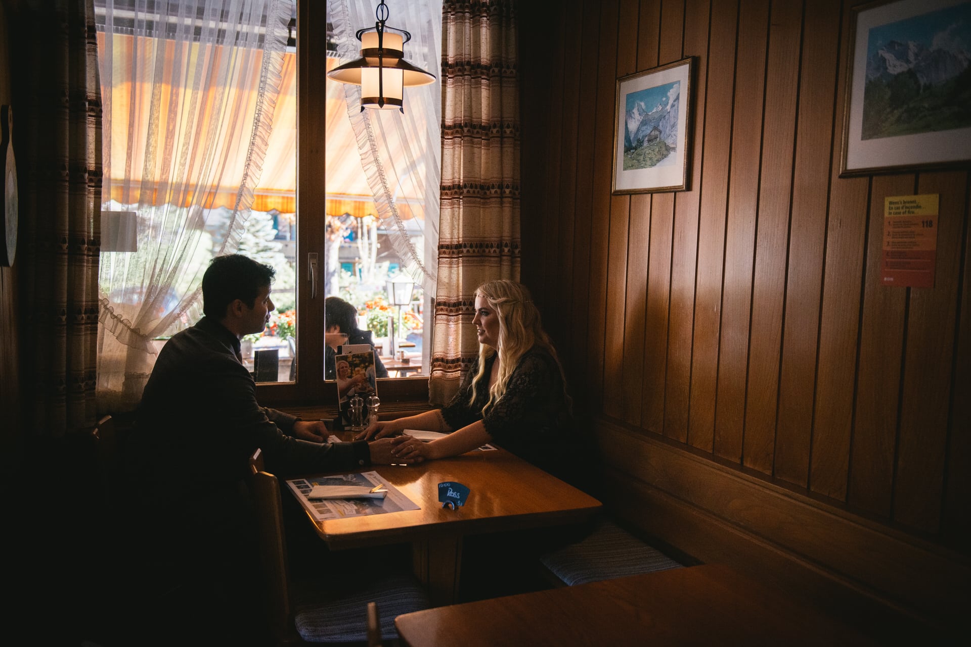 Couple looking at each other in a restaurant in Lauterbrunnen