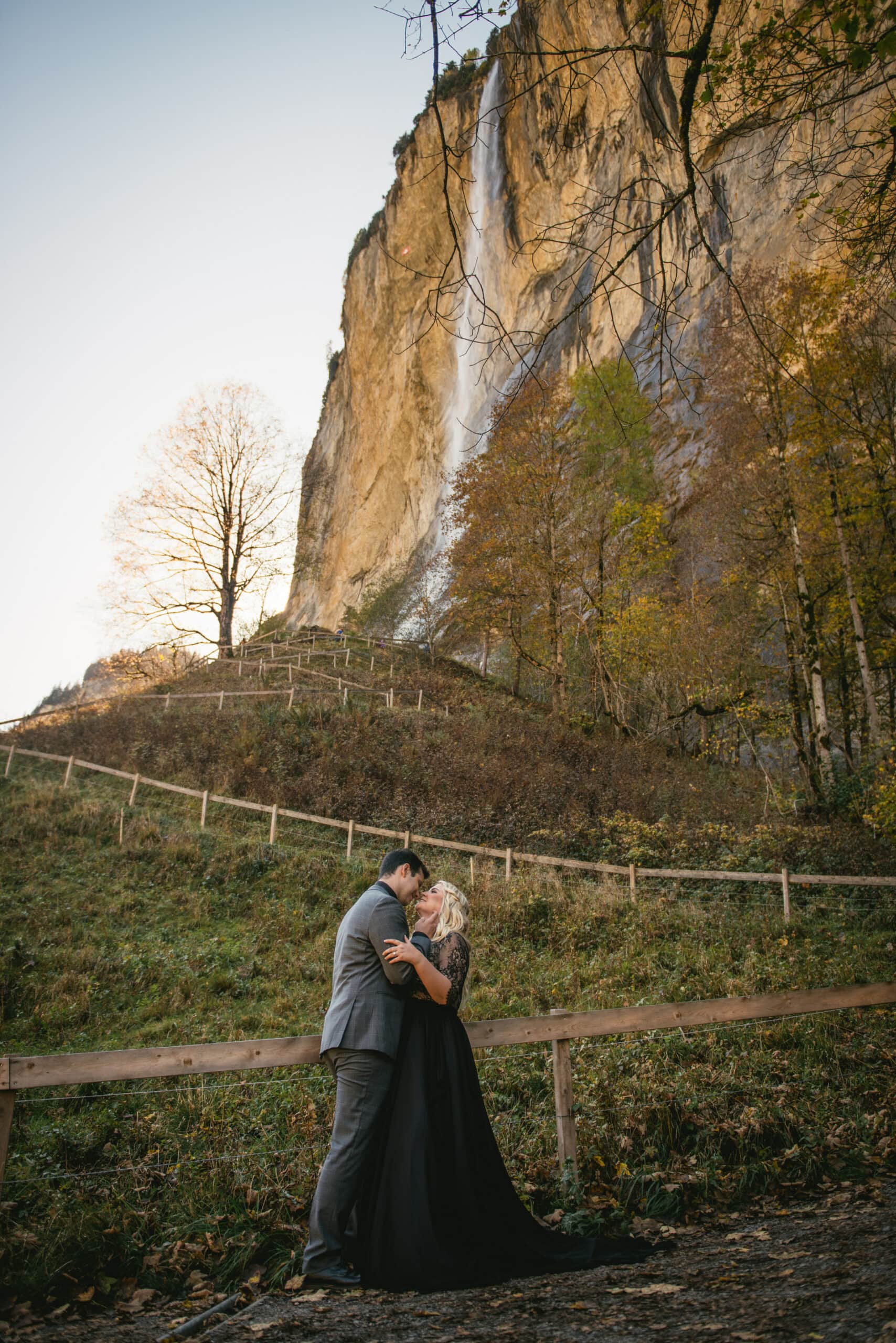 Couple posing with the Lauterbrunnen waterfall