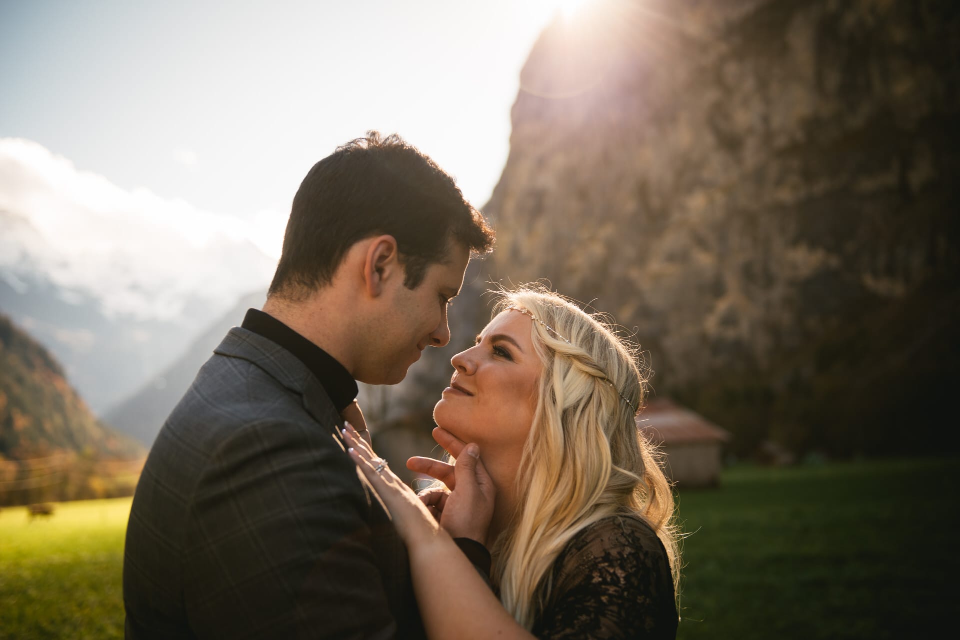 Couple kissing in the Lauterbrunnen valley on their elopement day in Switzerland