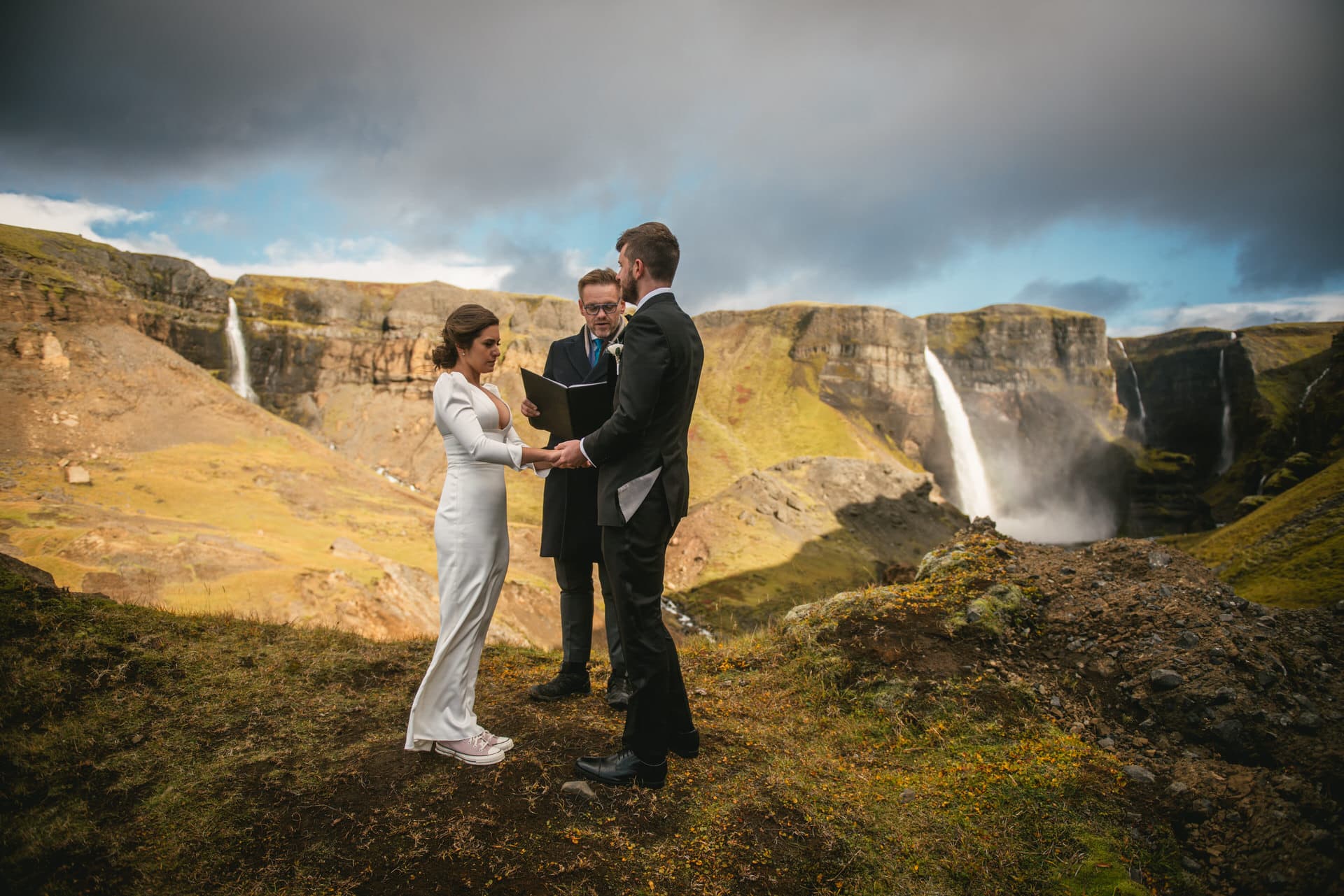 Elopement ceremony in Iceland by Haifoss
