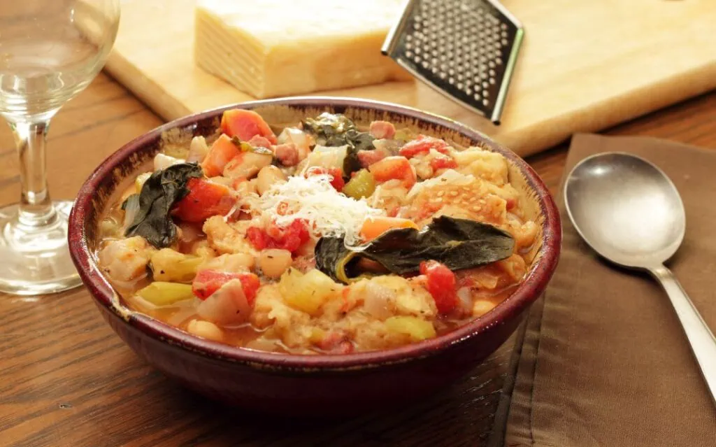 What to eat on your Tuscany elopement - Ribollita