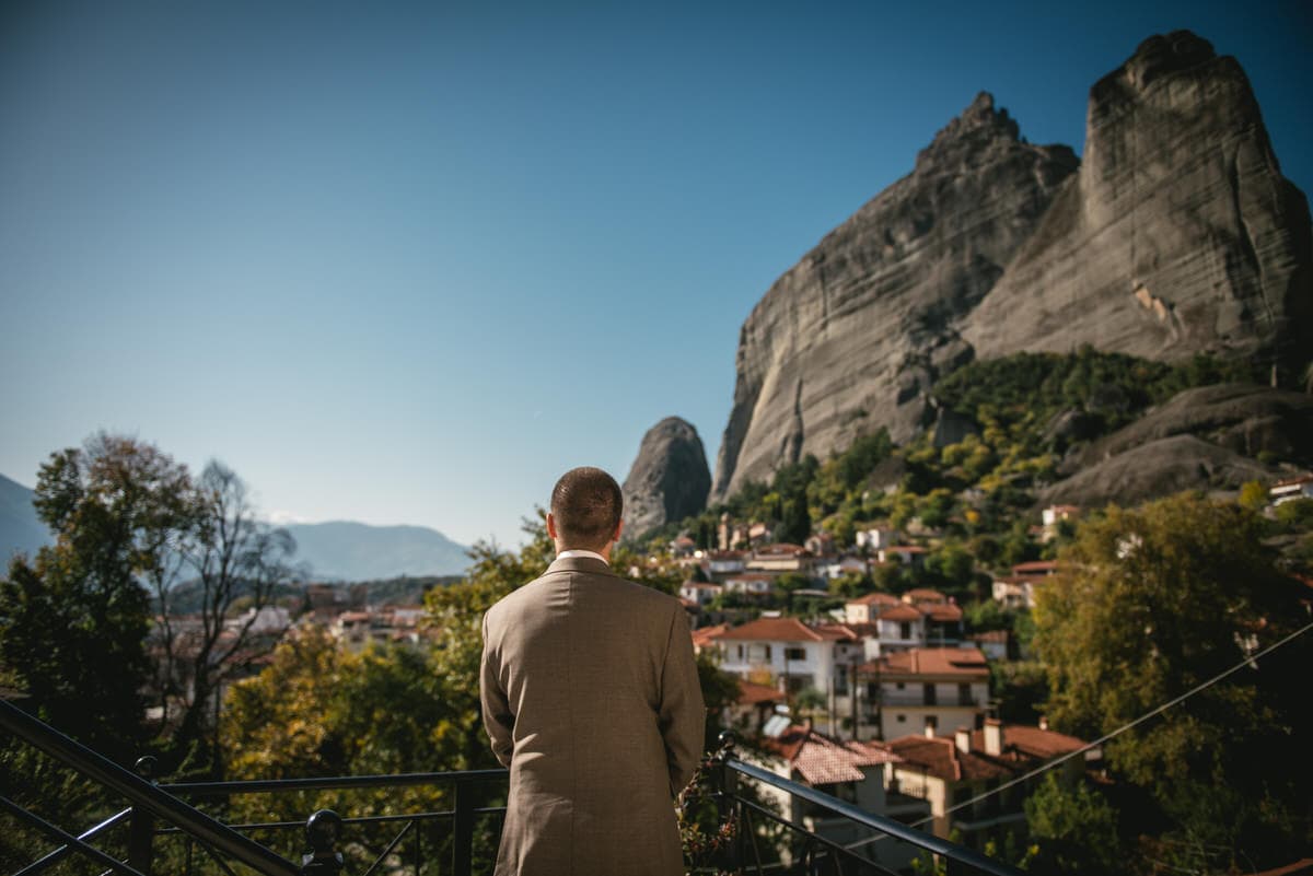 First look on an elopement day in the Meteora