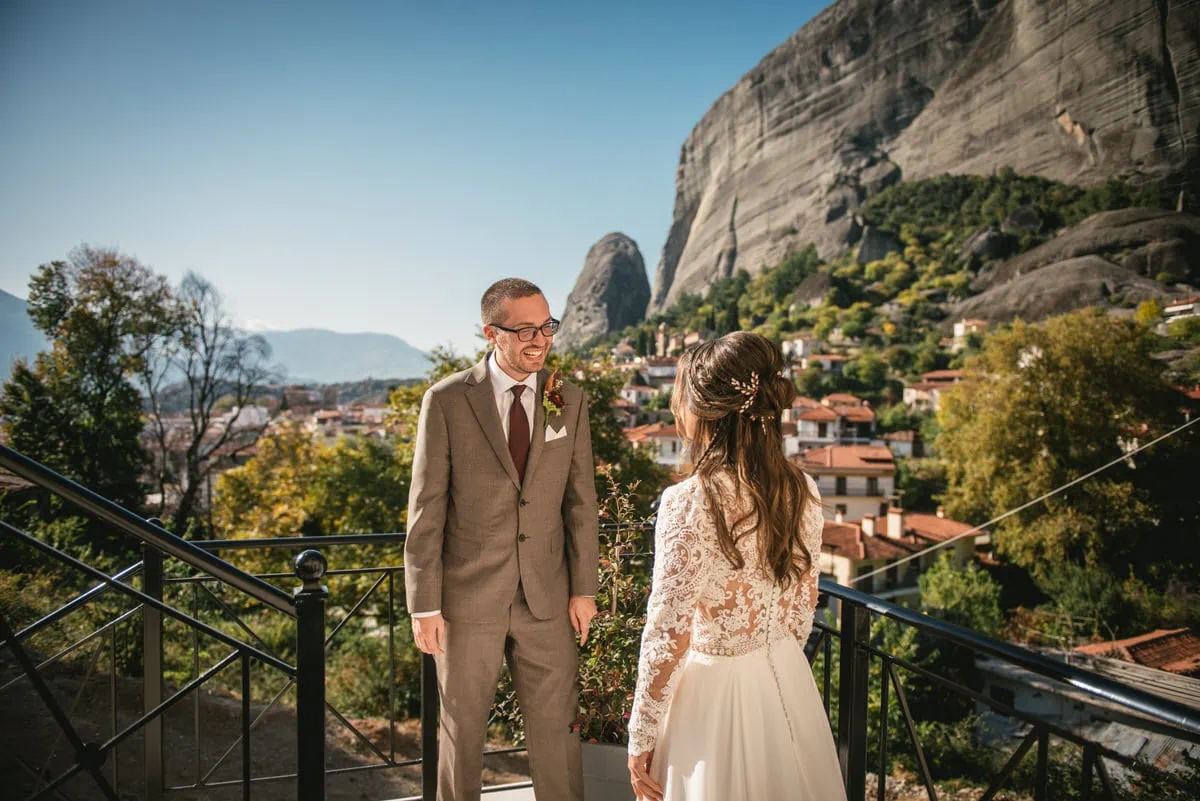 First look on an elopement day in the Meteora