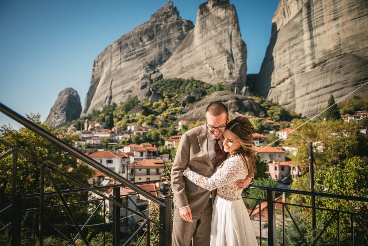 First look on an elopement day in the Meteora