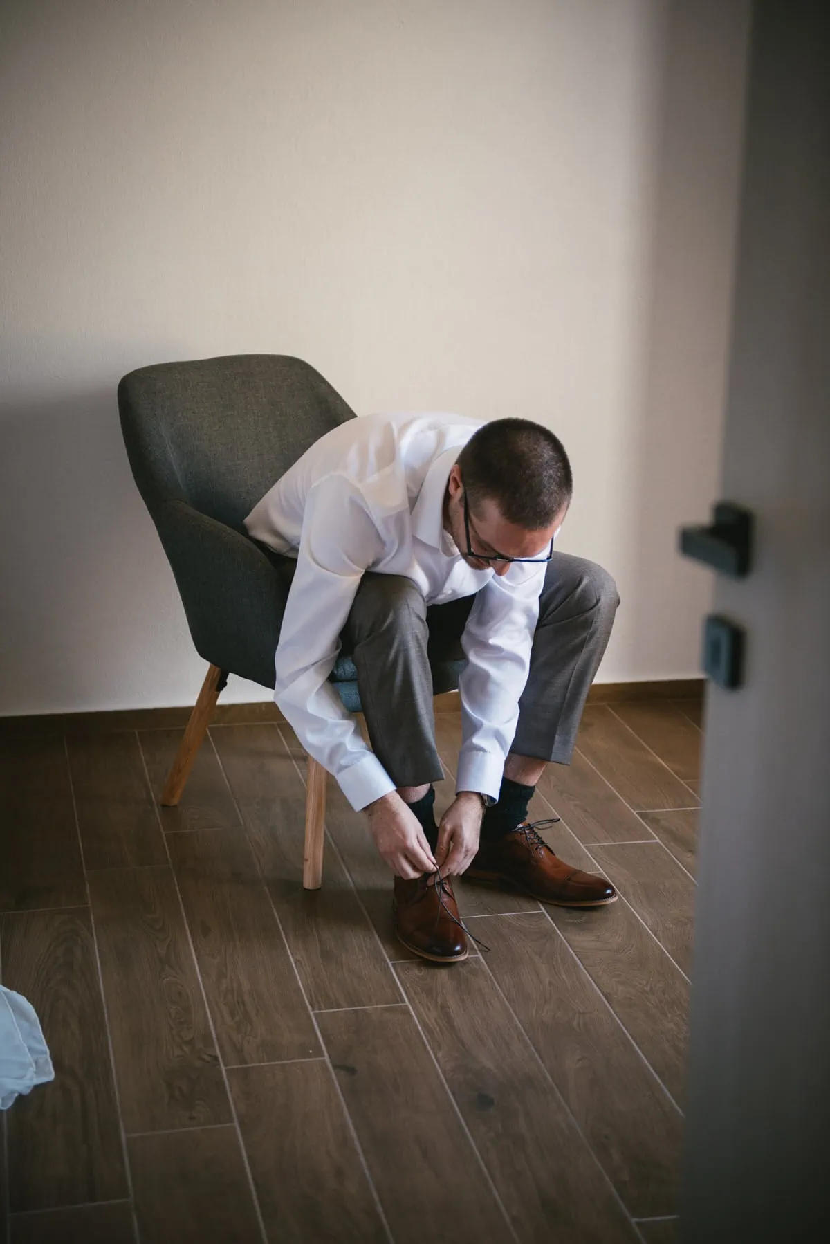 Groom getting ready on an elopement day in the Meteora