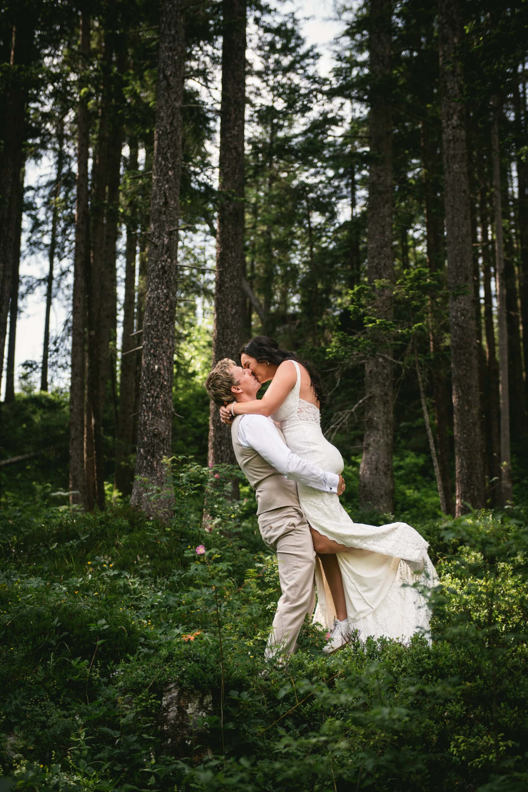 Peaks and passion united - a captivating hiking elopement.