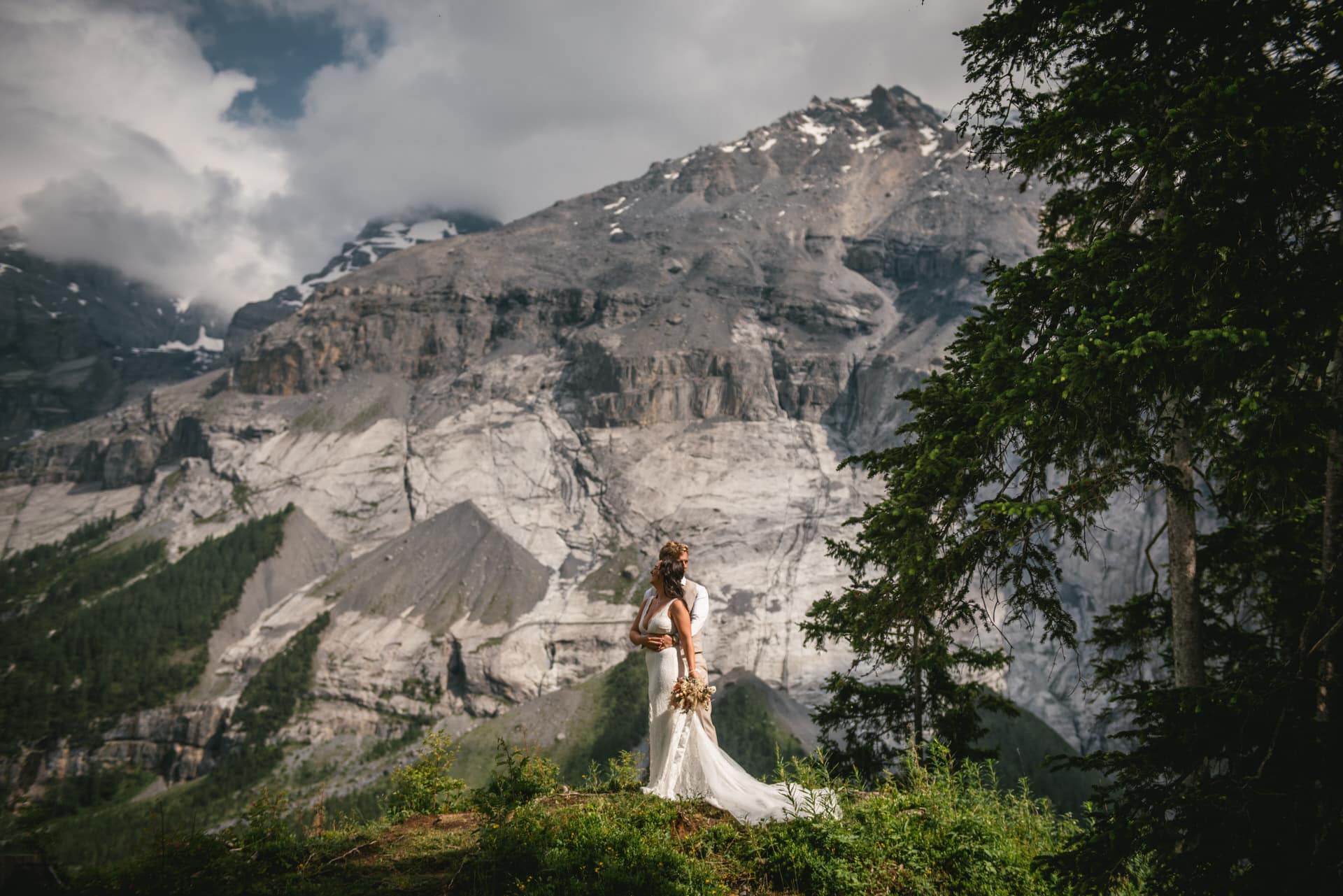 Love's journey framed by Swiss vistas - a mesmerizing hiking elopement.