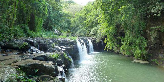 Where to plan your Mauritius elopement - eureka waterfall 