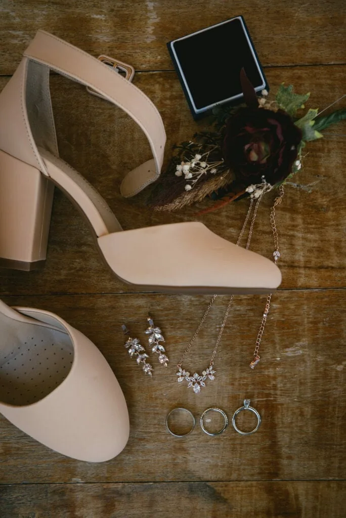 What to pack for your elopement - accessories