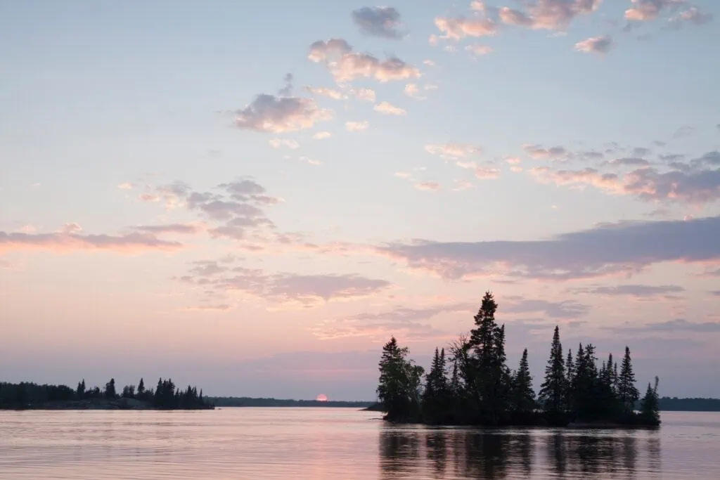 The ultimate Manitoba elopement guide