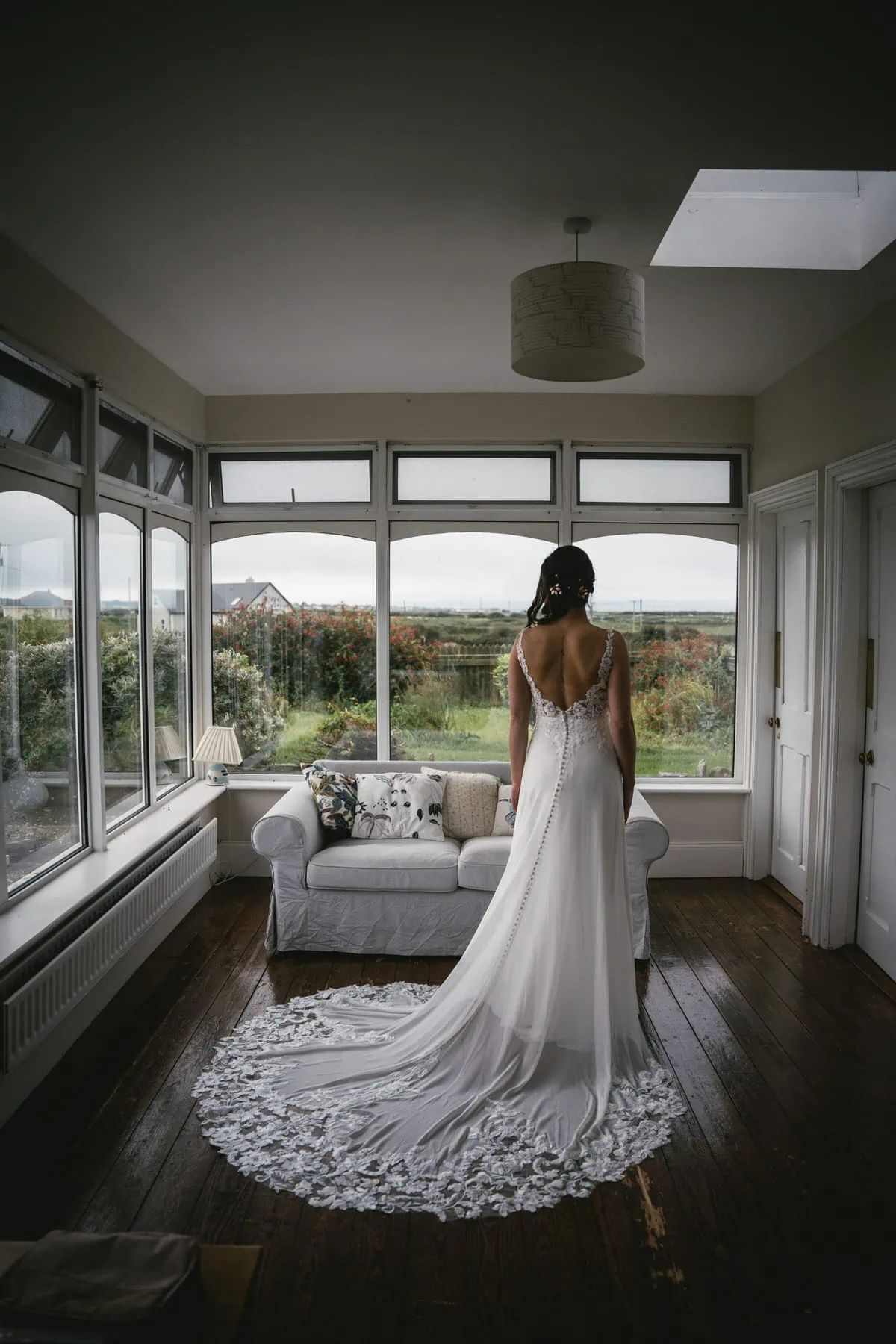 In the heart of Ireland: Capturing their love against the cliffs.