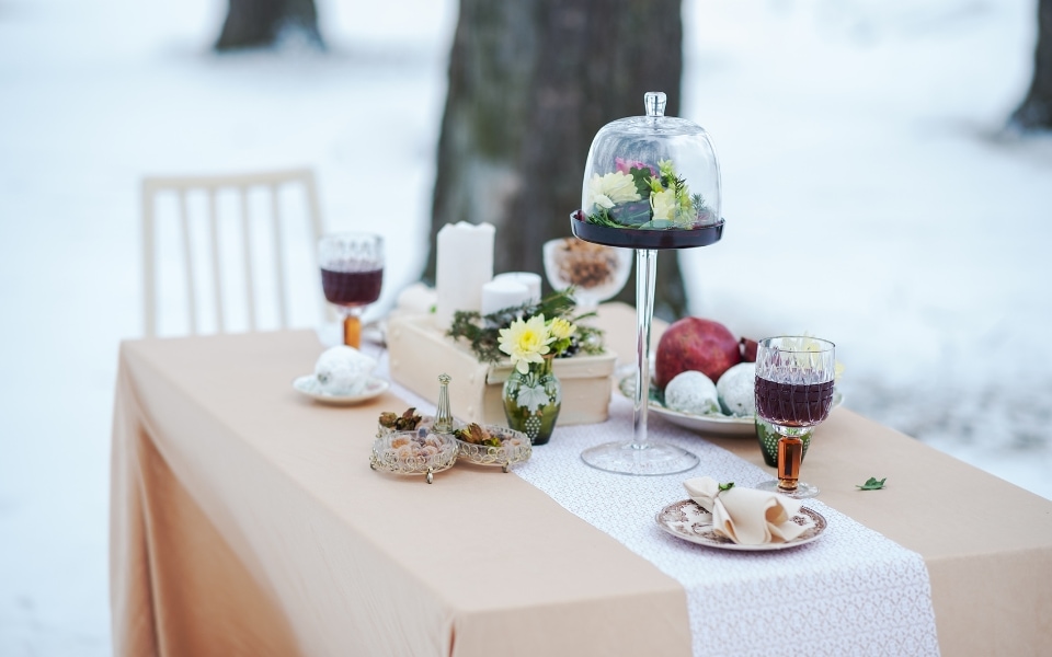 What to do on your northern lights elopement - outdoor dinner