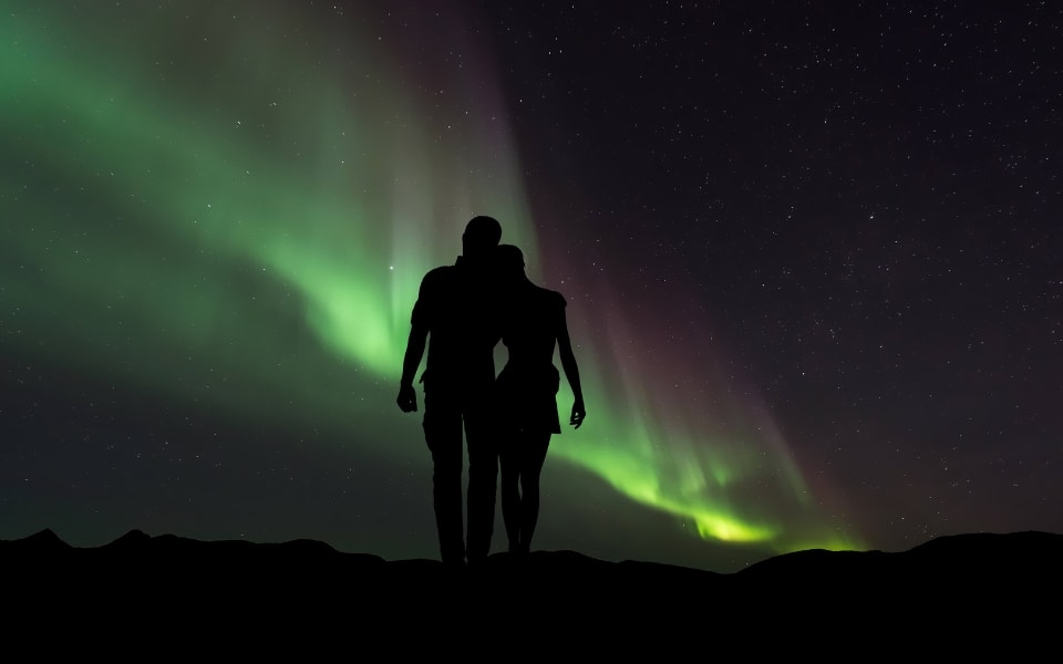 What to wear for your northern lights elopement