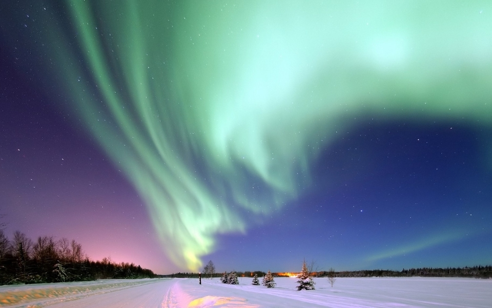 Where to plan a northern lights elopement - Alaska