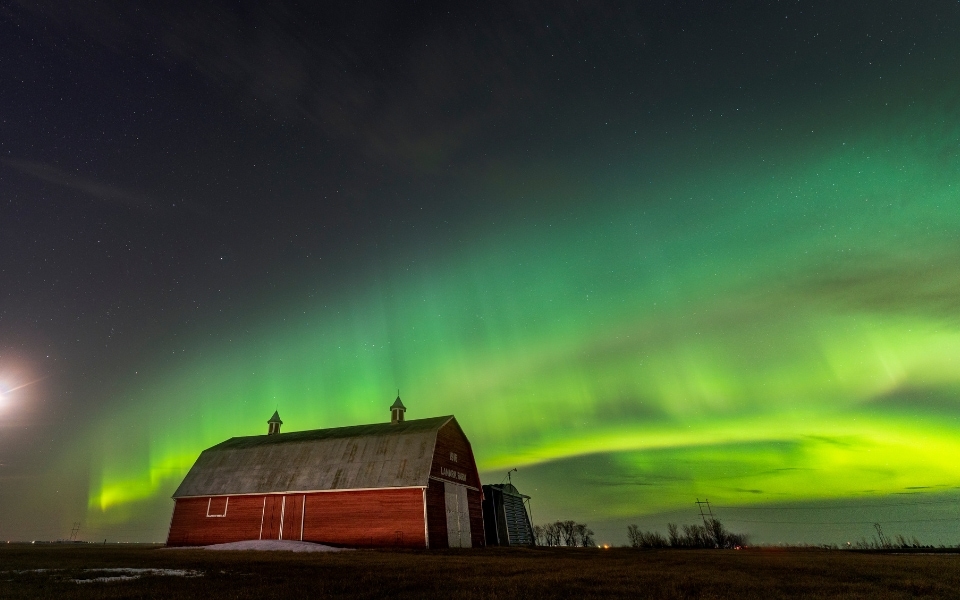 Where to plan a northern lights elopement - Canada