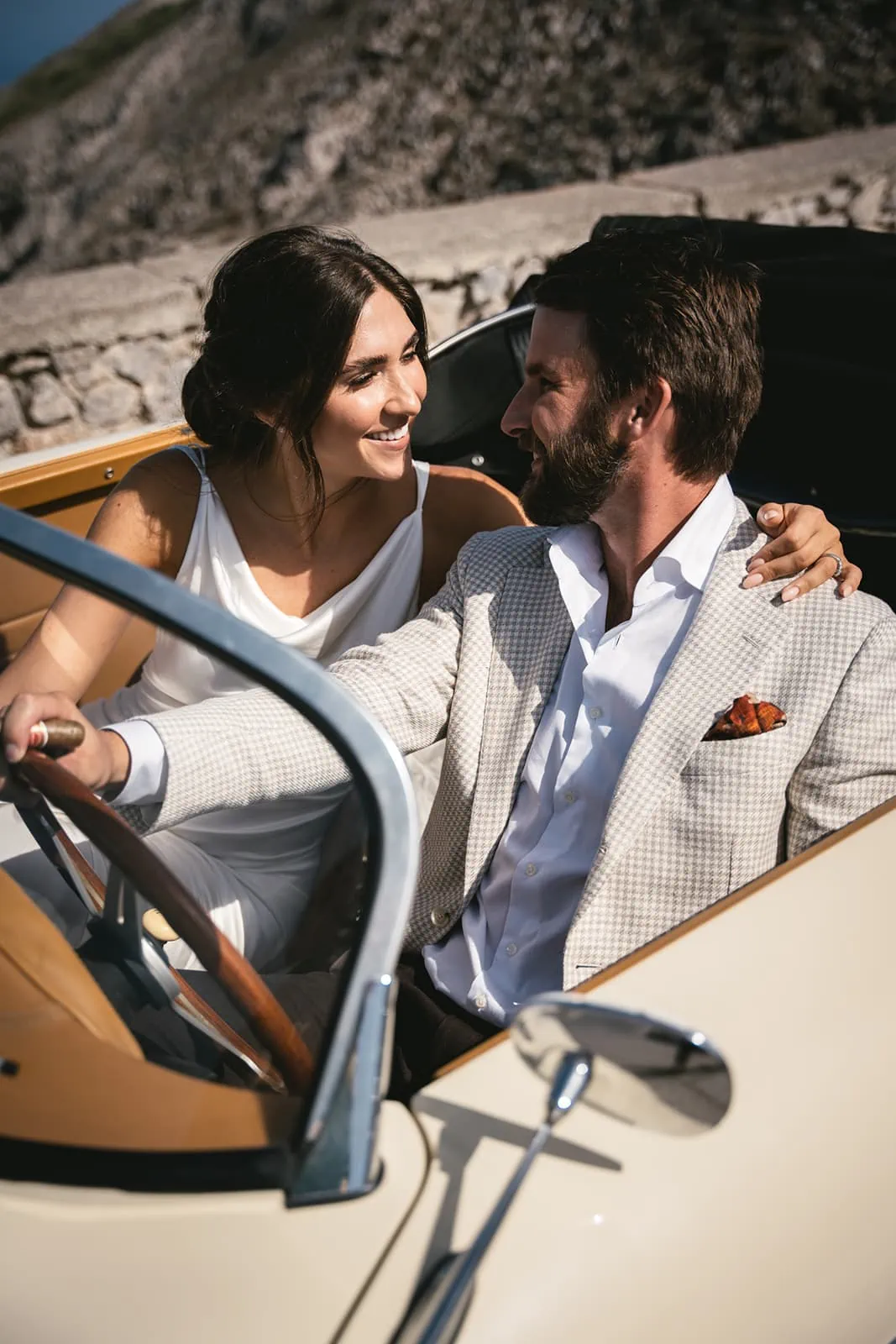 A scenic stop, where Santorini’s beauty meets timeless love and a vintage charm