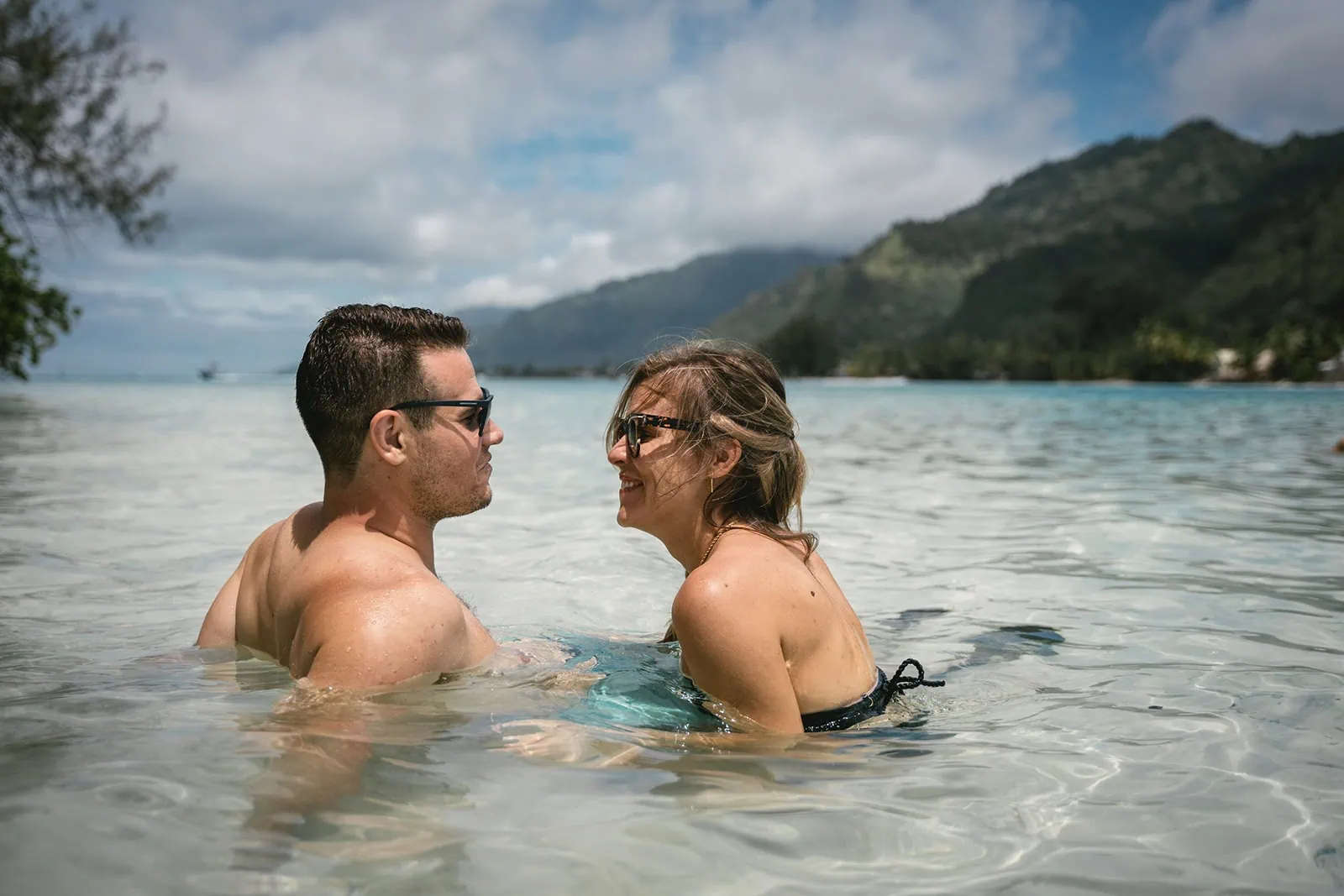 A joyful couple in the sea during their French Polynesia elopement
