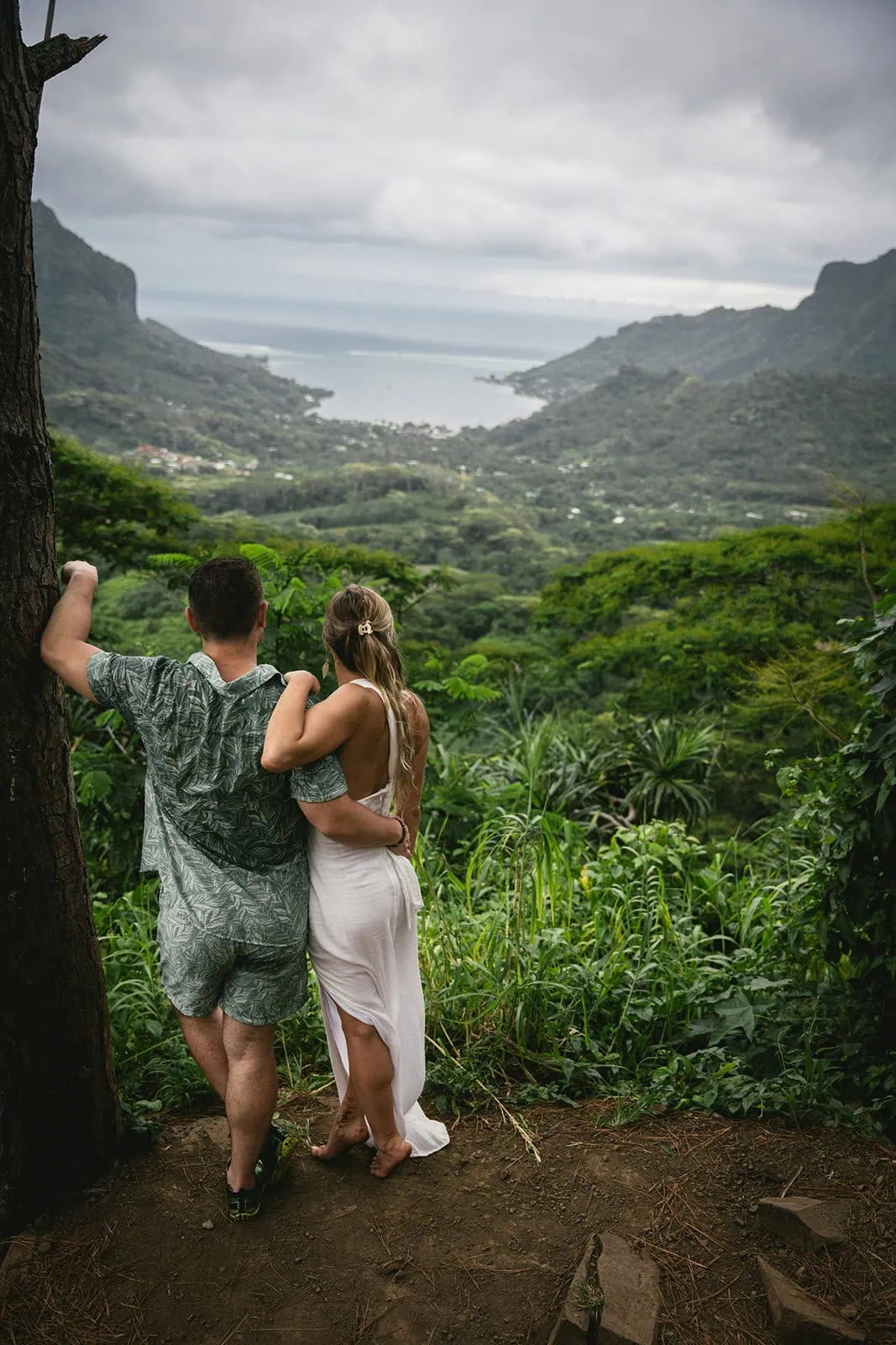 Couple enjoying the view in their French Polynesia elopement