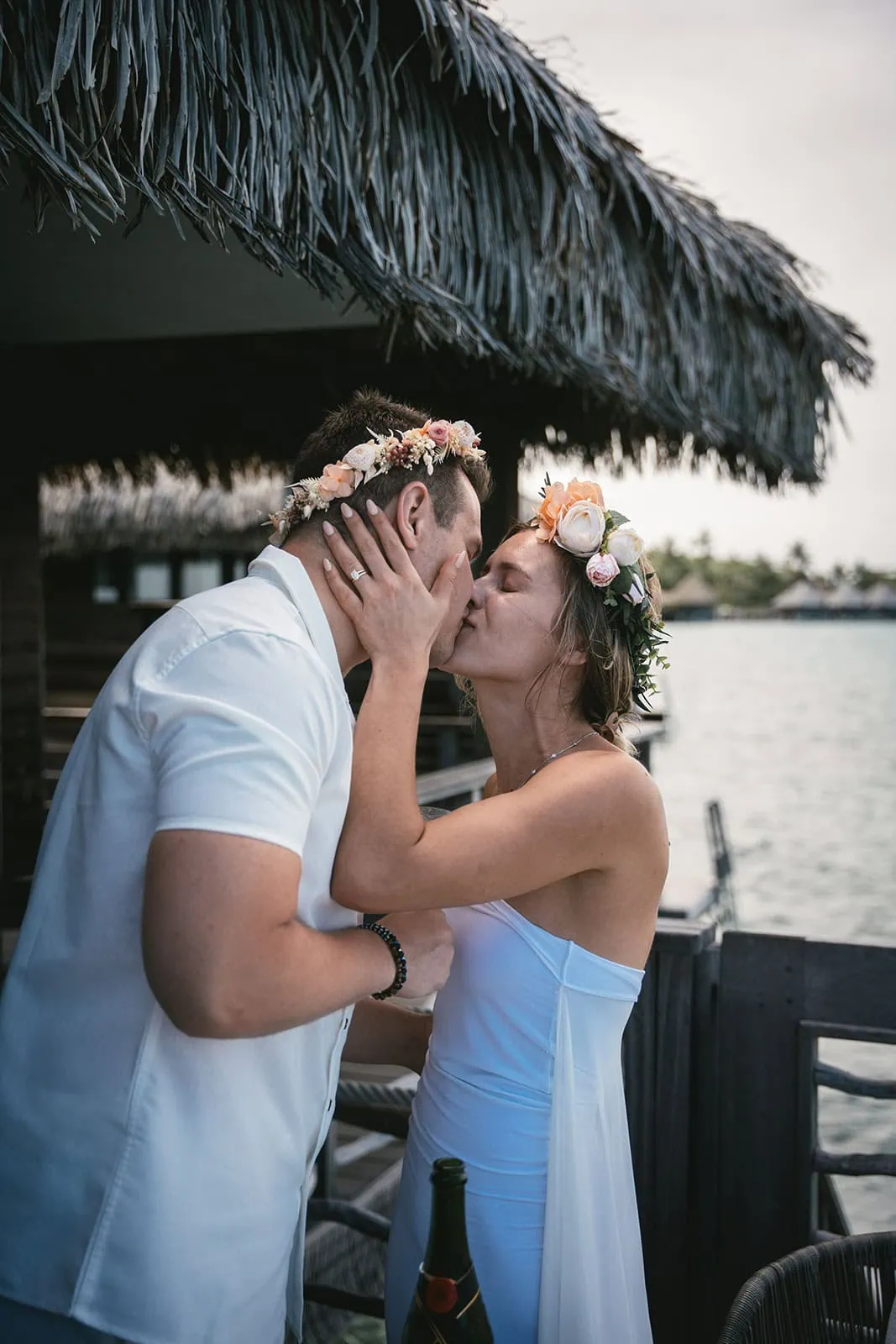 Newlyweds' joyous celebration in French Polynesia